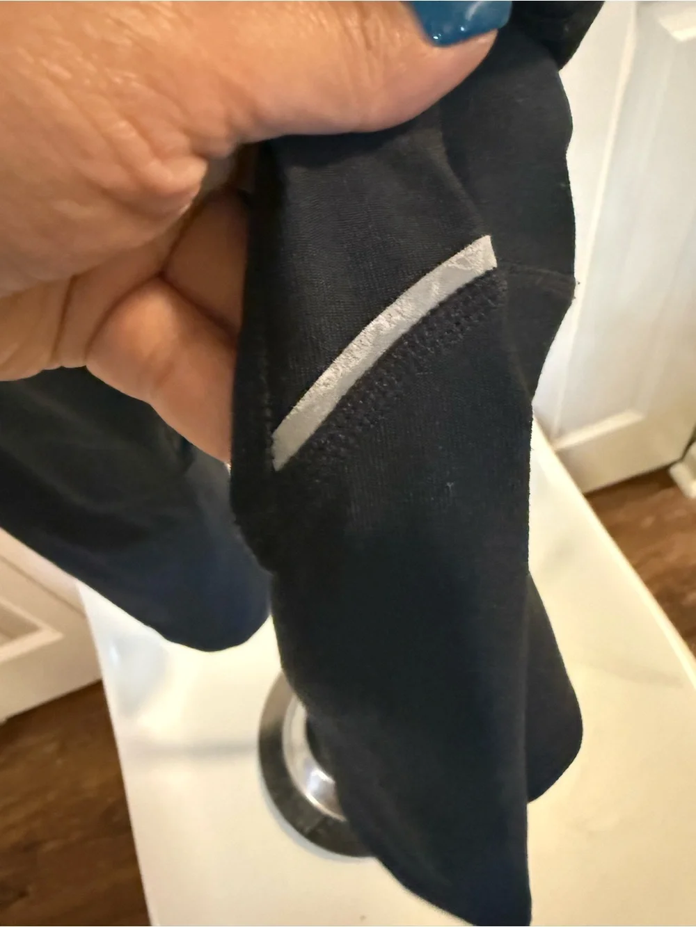 Nike Black Cropped Leggings capris with Reflective Swoosh medium 18 in inseam